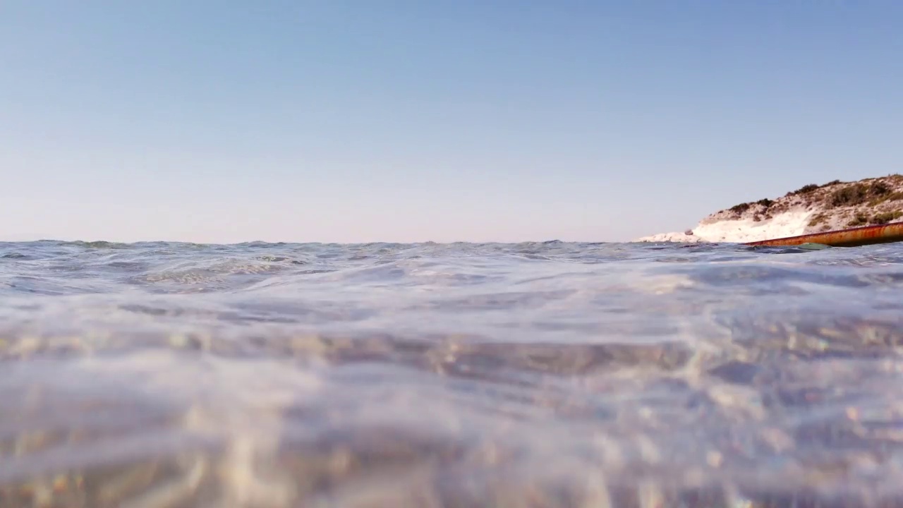 夏季清澈的海面和水下景色视频素材