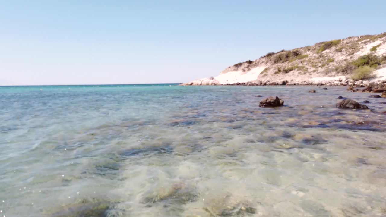 夏季清澈的海面和水下景色视频素材