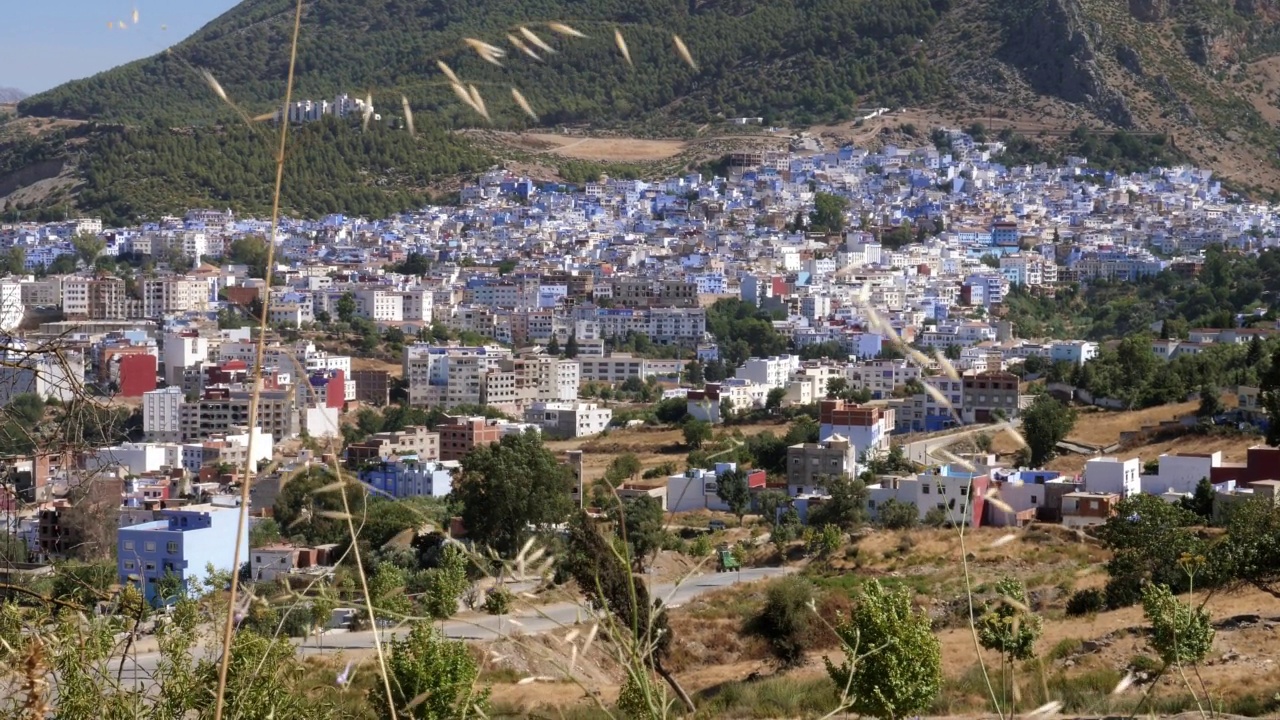 摩洛哥的蓝色城市舍夫chaouen，包括新城和麦地那。视频素材