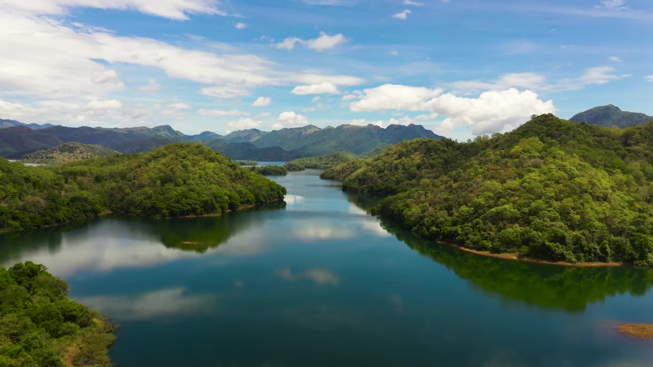 山中的湖。斯里兰卡。视频素材