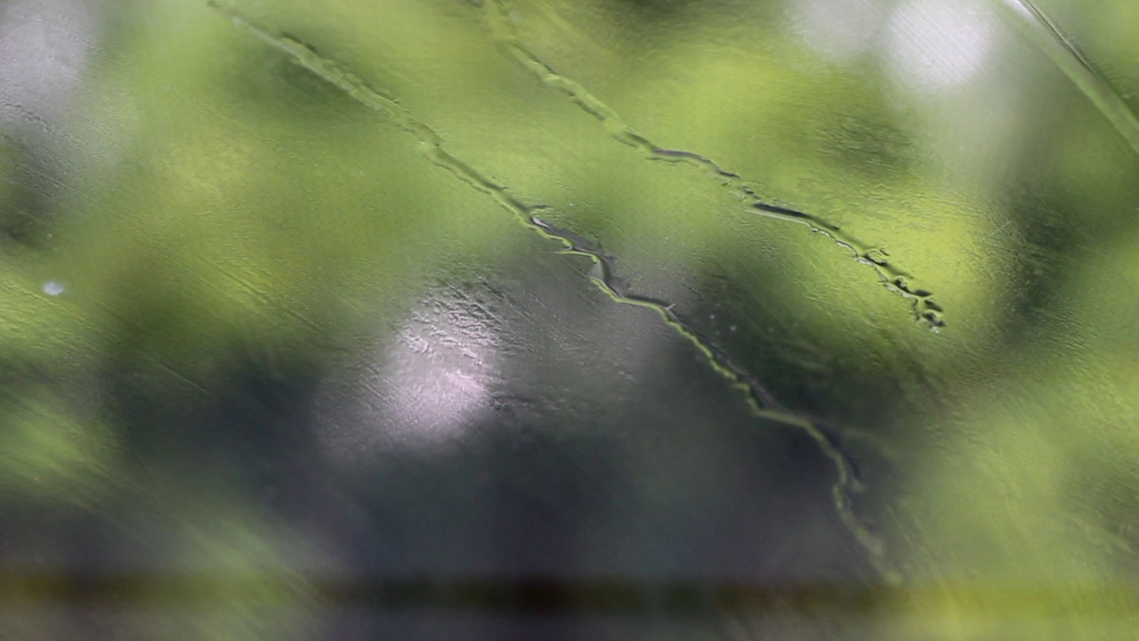 汽车挡风玻璃，雨，雨刷视频素材