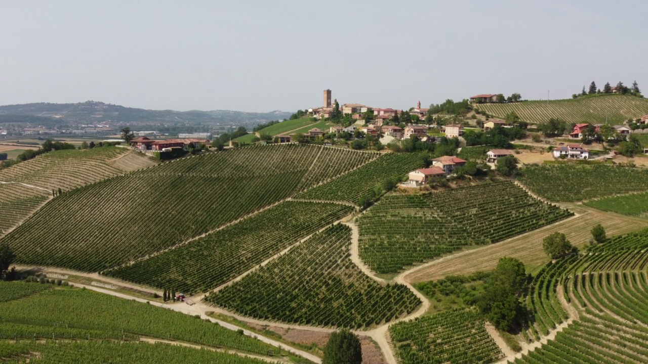 皮埃蒙特Langhe Monferrato Barbaresco鸟瞰图视频素材