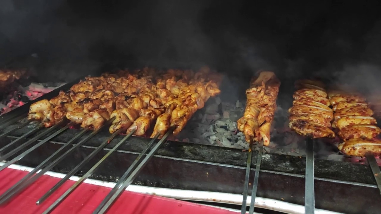 鸡烧烤餐厅视频下载