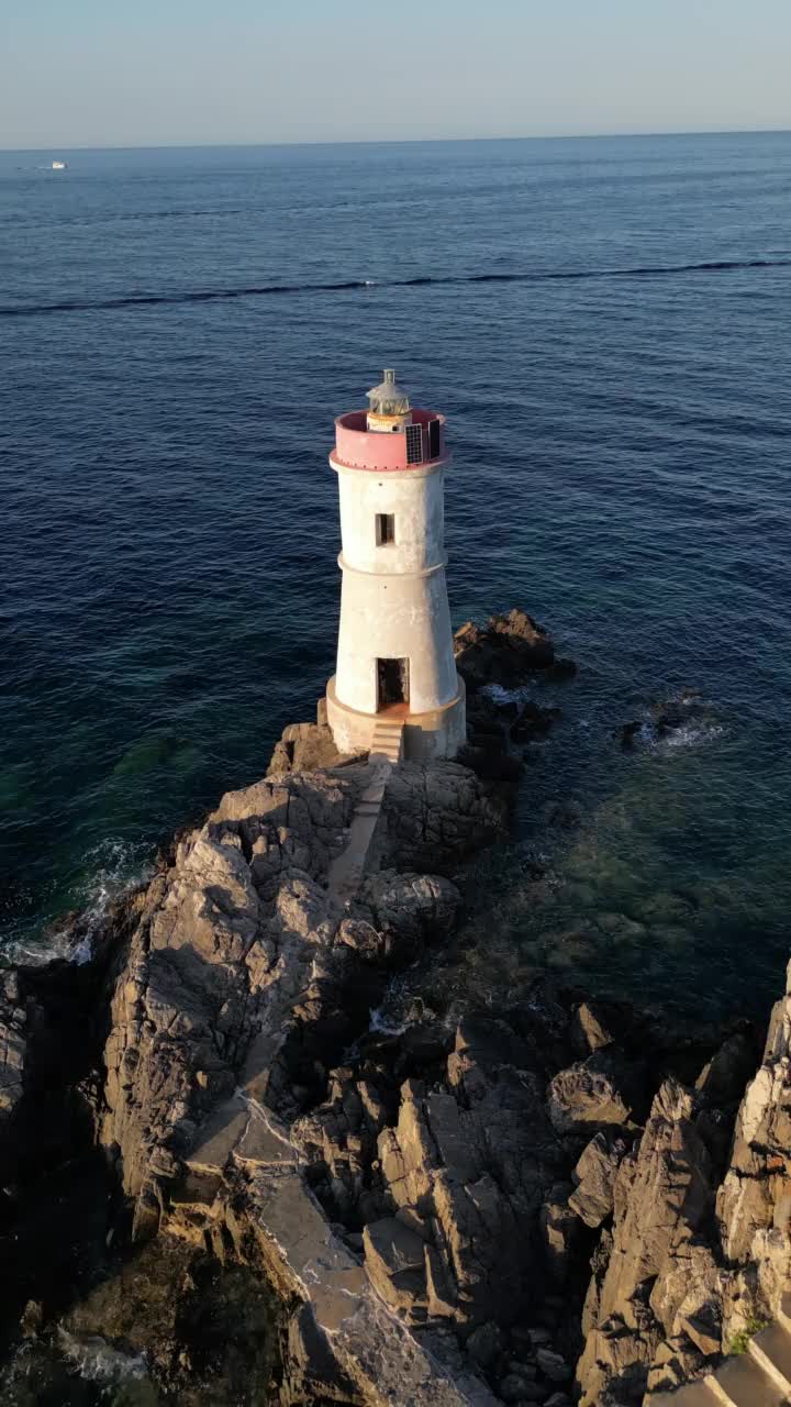 意大利撒丁岛翡翠海岸的航拍视频。视频下载