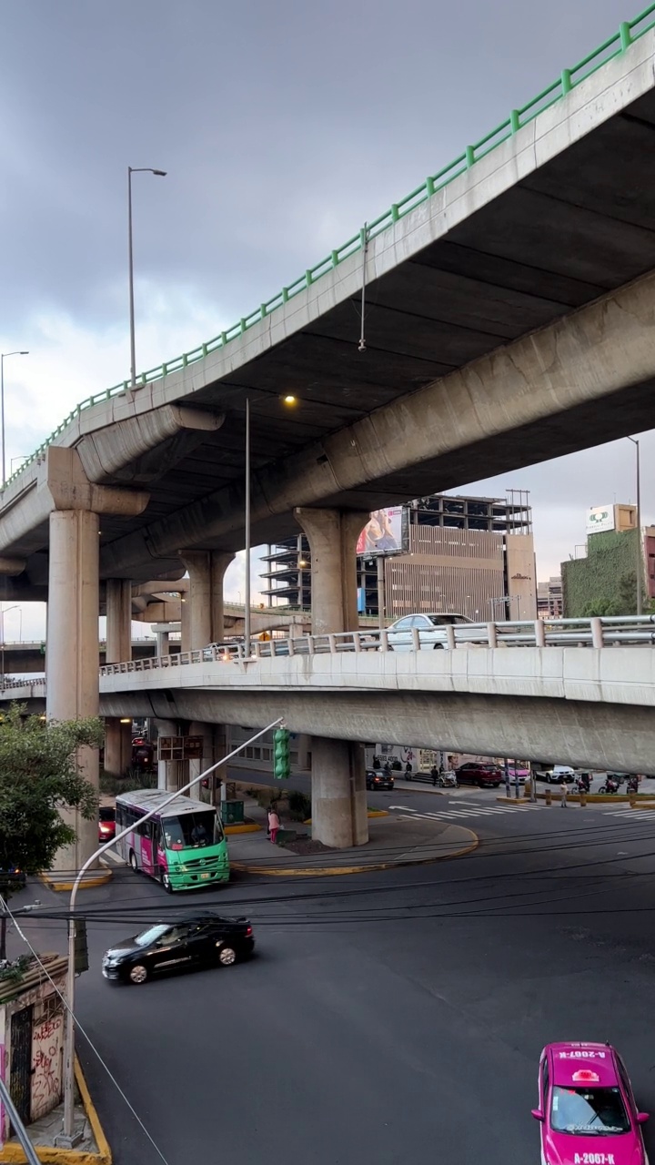 墨西哥城的天桥和高架公路视频素材