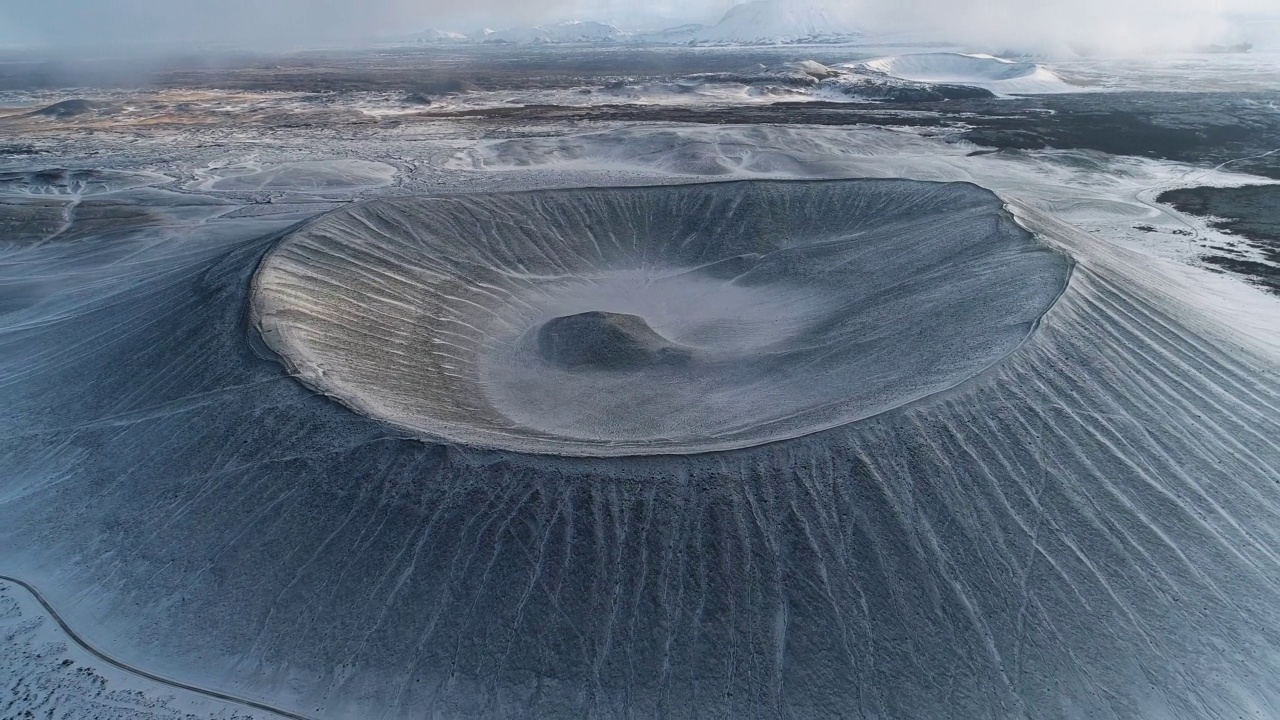 鸟瞰火山口冰岛欧洲-股票无人机视频视频素材