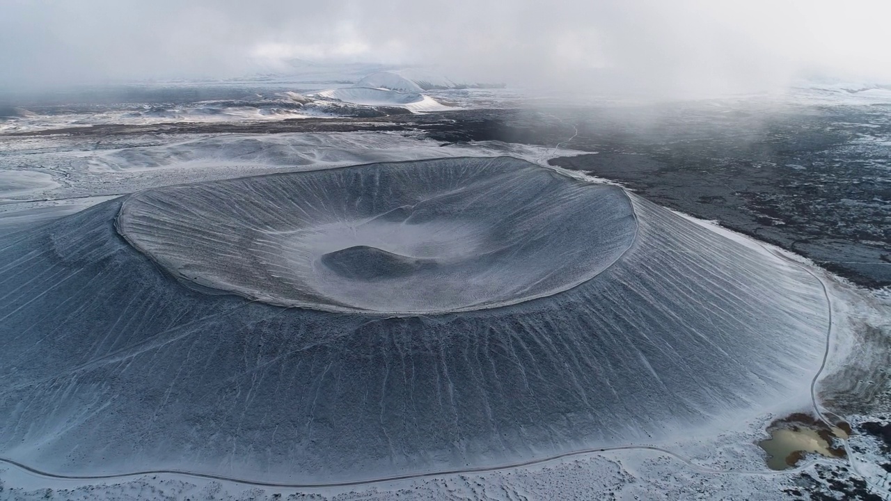 鸟瞰火山口冰岛欧洲-股票无人机视频视频素材