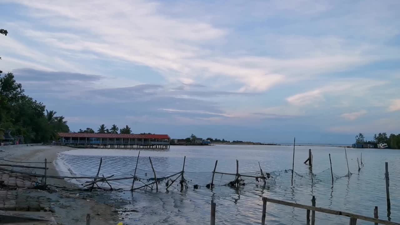 海滩的景色朝向下午。视频素材