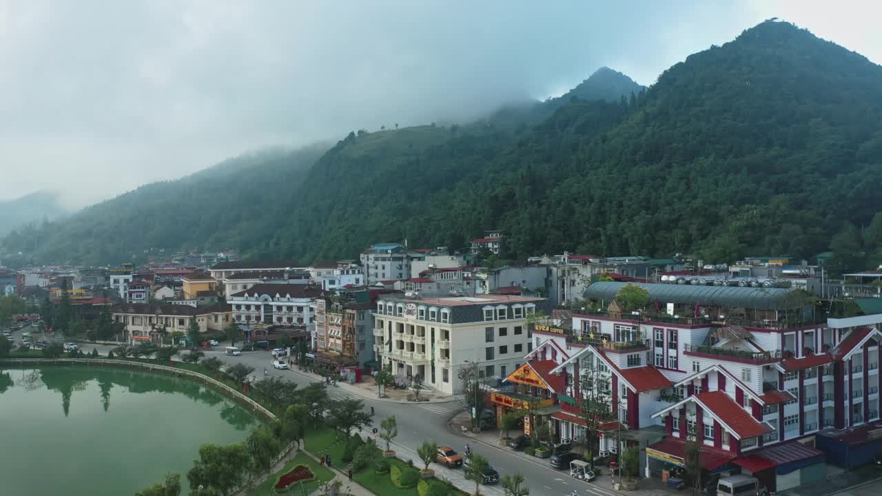 鸟瞰萨帕镇城市在高山上的越南北部视频素材