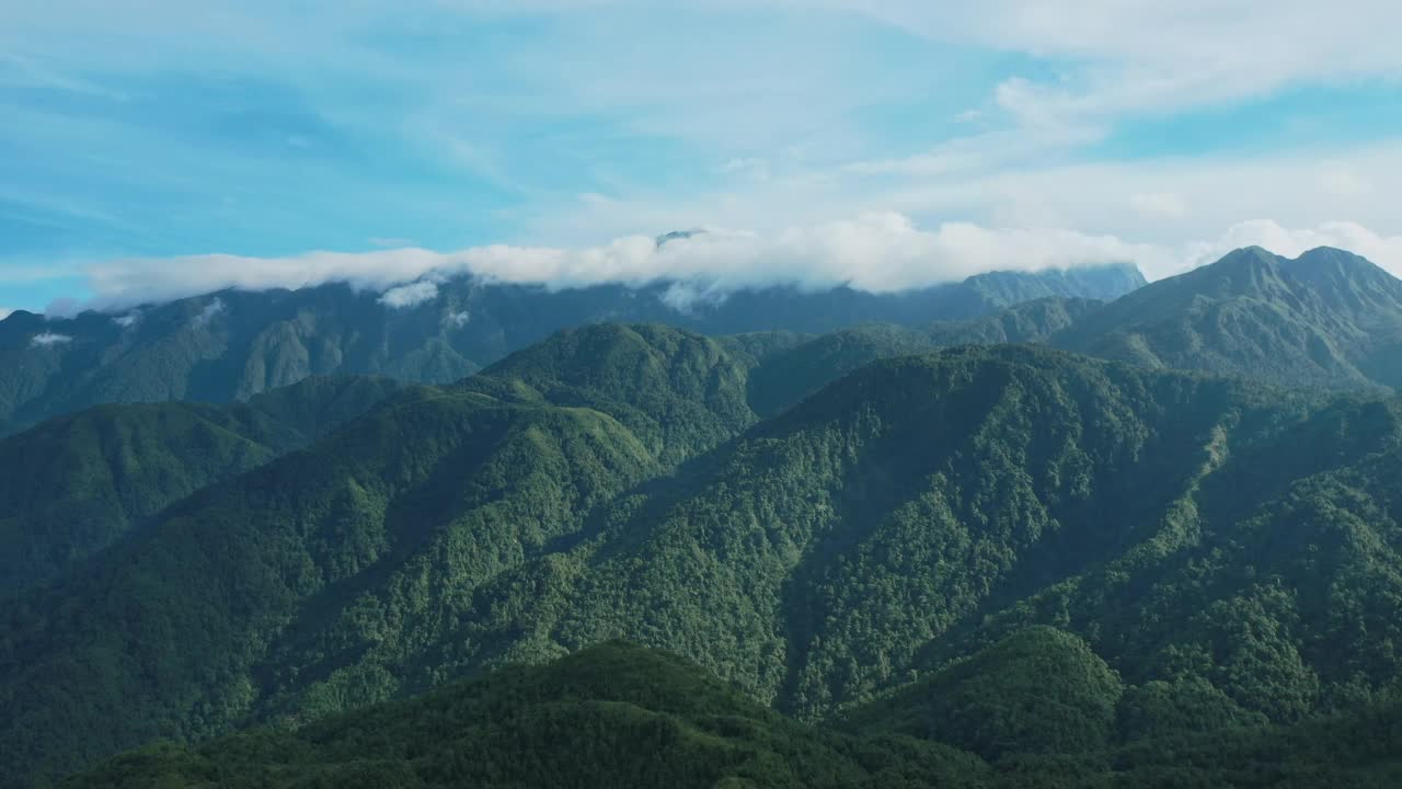 鸟瞰越南北部的高山视频素材