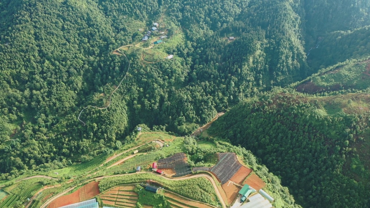 越南北部高山上的一个村庄视频素材