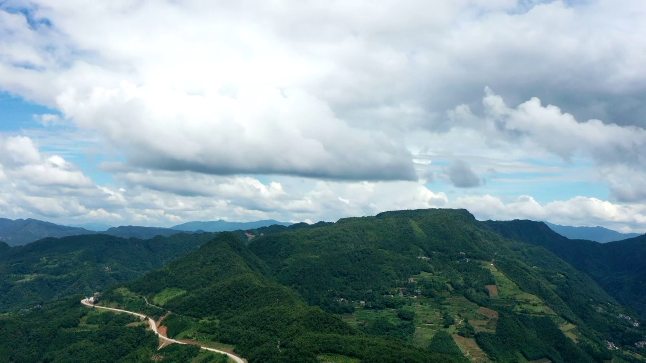 云在山间流逝视频下载