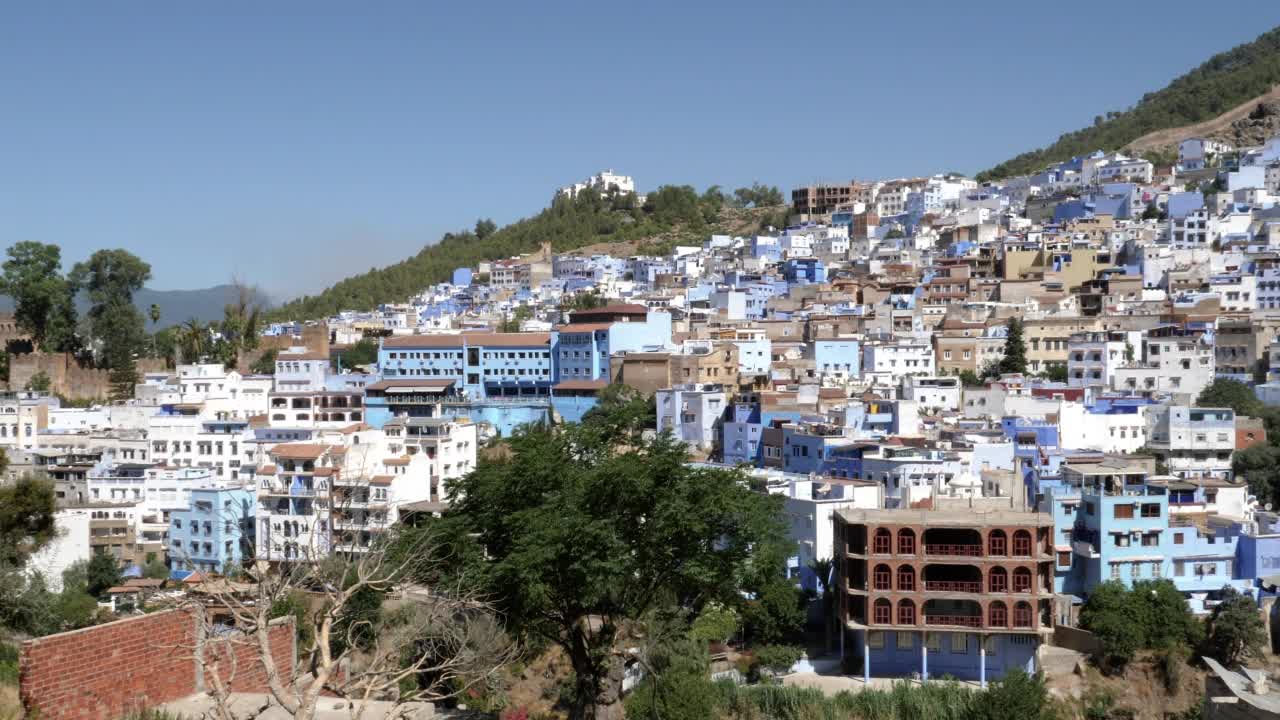 摩洛哥舍夫chaouen的麦地那。著名的旅游胜地，因为那里的房子被漆成蓝色。视频素材