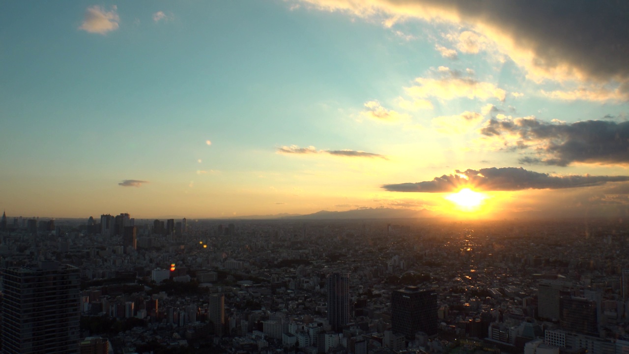 日本东京:东京都市景观的日出或日落。视频素材