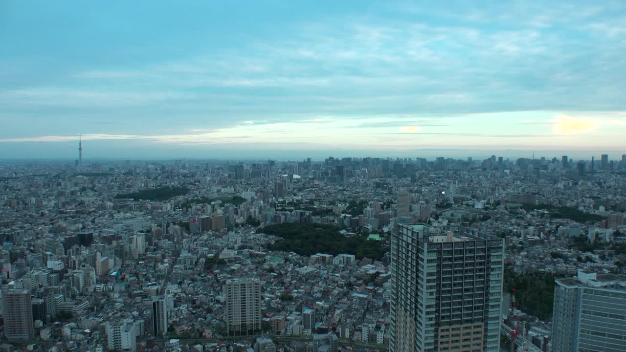 日本东京:东京都市景观的日出或日落。视频素材