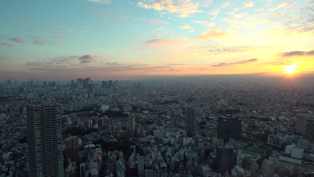 日本东京:东京都市景观的日出或日落。视频素材