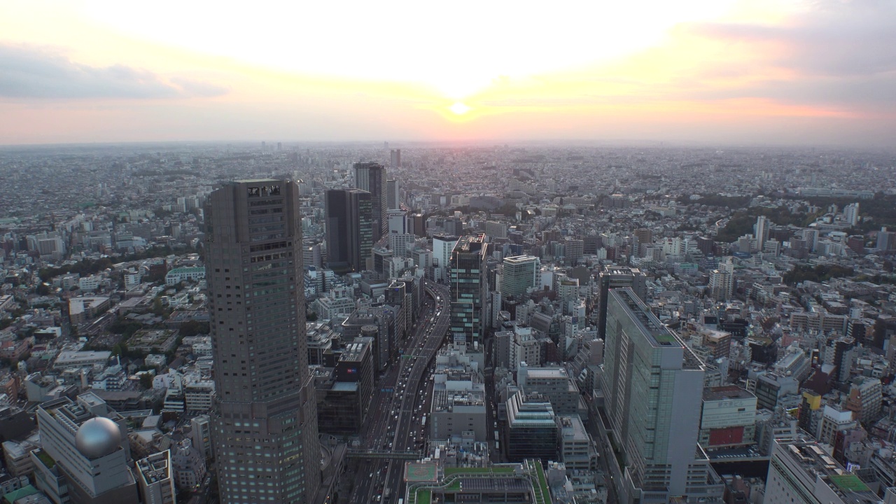 日本东京:东京都市景观的日出或日落。视频素材