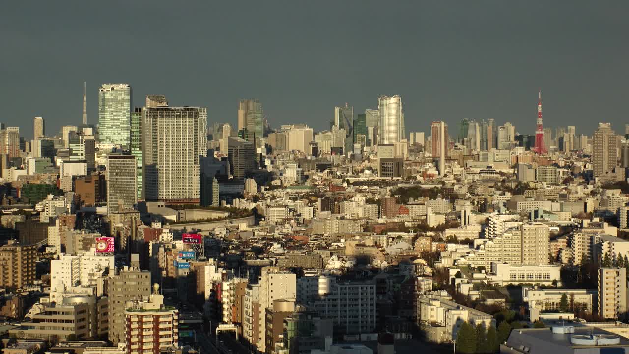 日本东京:东京都市景观的日出或日落。视频素材