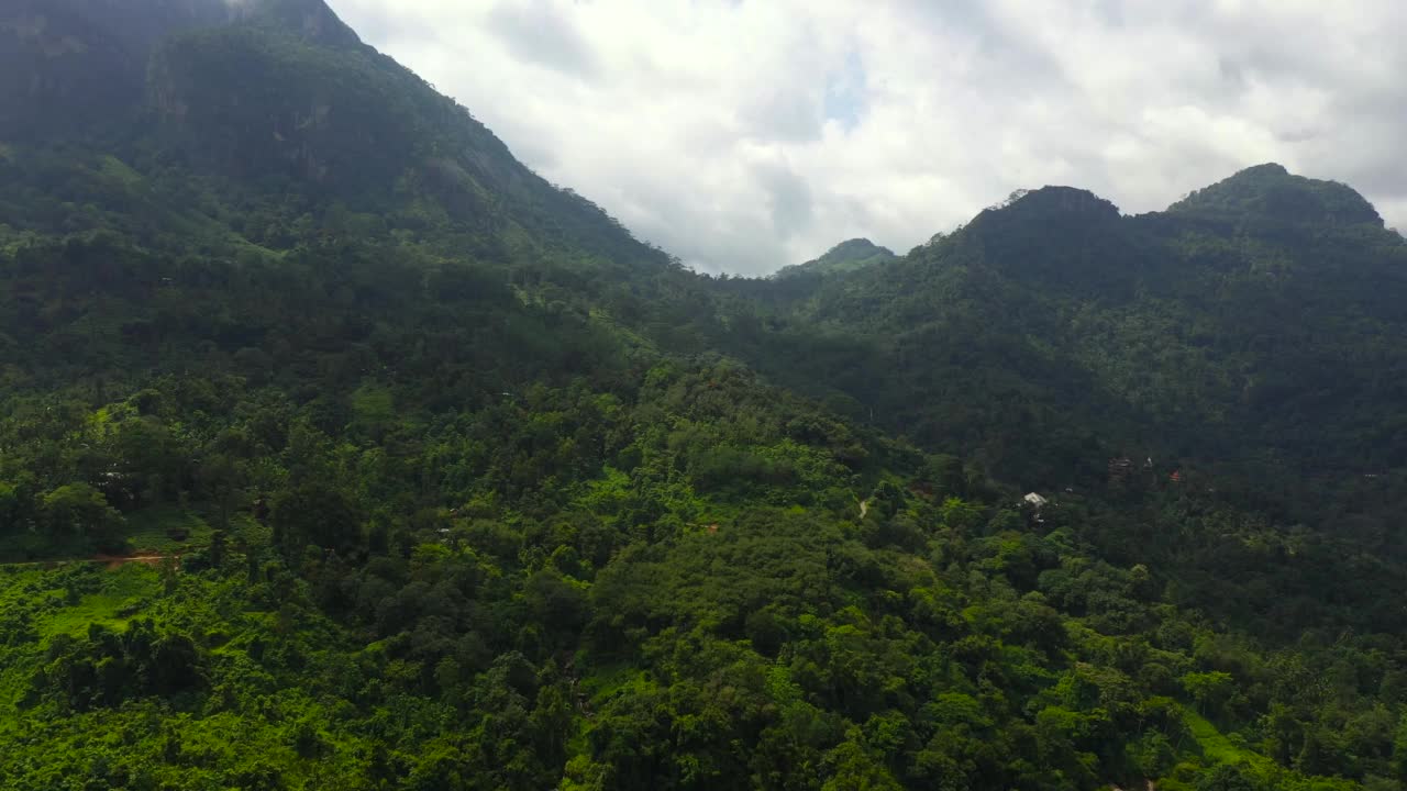 斯里兰卡的热带地貌，山脉和丛林。视频素材