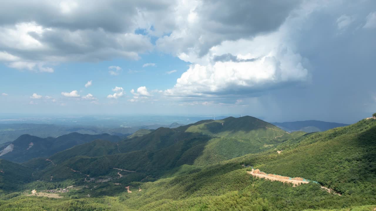 山、蓝天、白云流淌视频素材