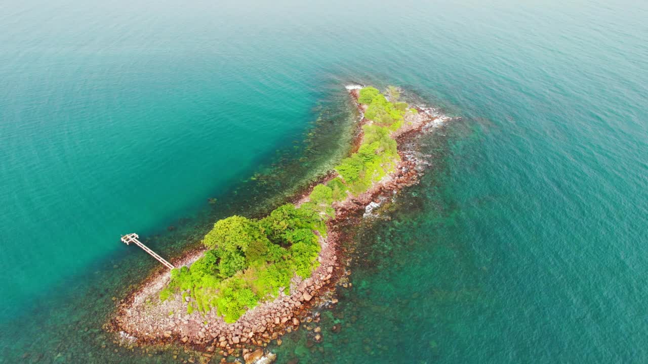 荒岛的鸟瞰图视频素材