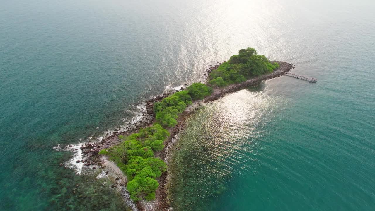 荒岛的鸟瞰图视频素材