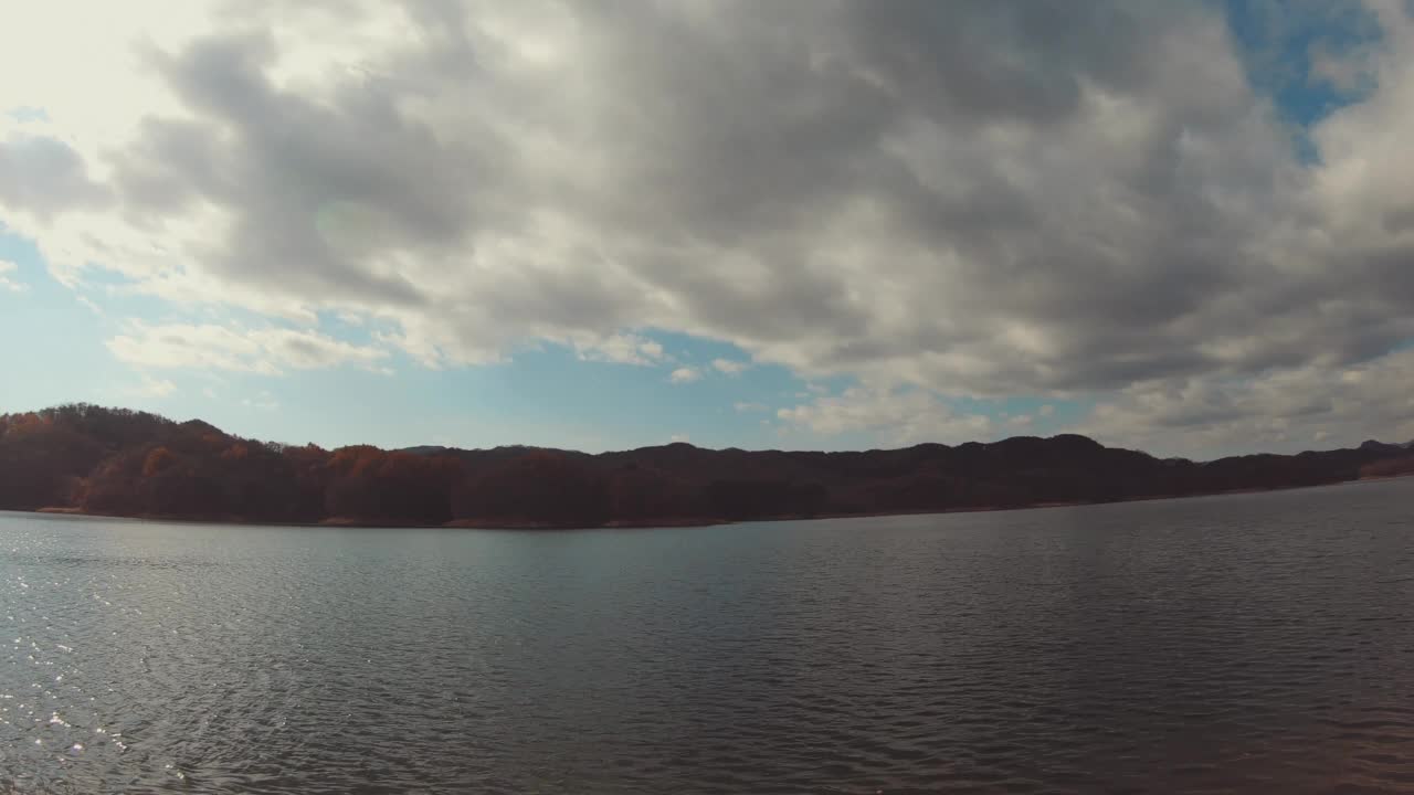 湖，秋天和芦苇在横城郡/江原道，韩国视频素材