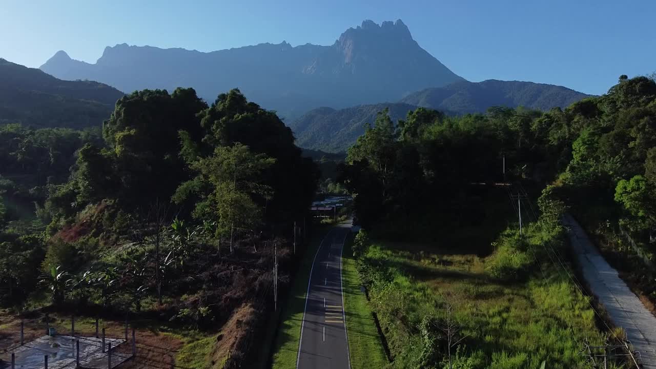 清晨的基纳巴卢山视频素材