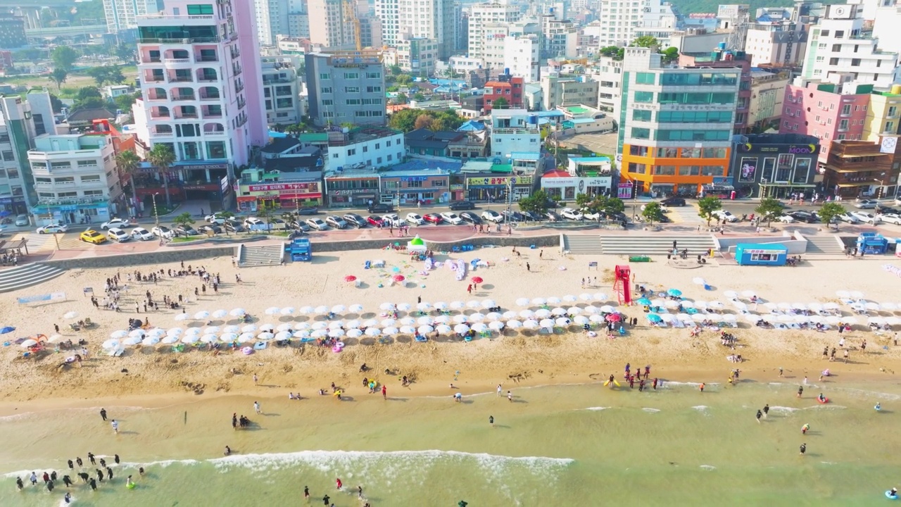 夏天的松亭沙滩鸟瞰图视频素材