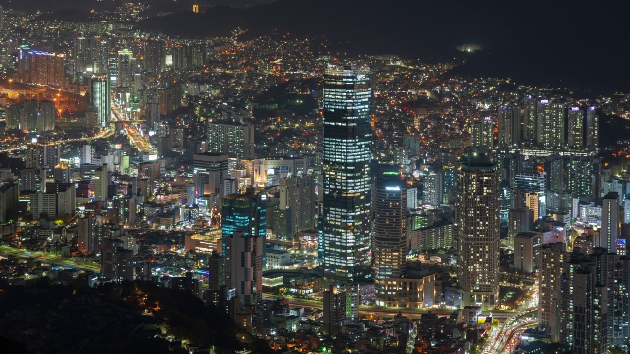 釜山南区釜山国际金融中心周边公寓的市中心夜景视频素材