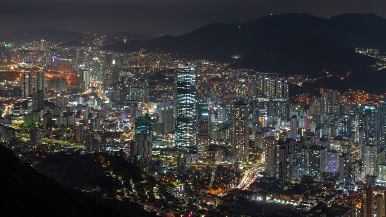 釜山南区釜山国际金融中心周边公寓的市中心夜景视频素材