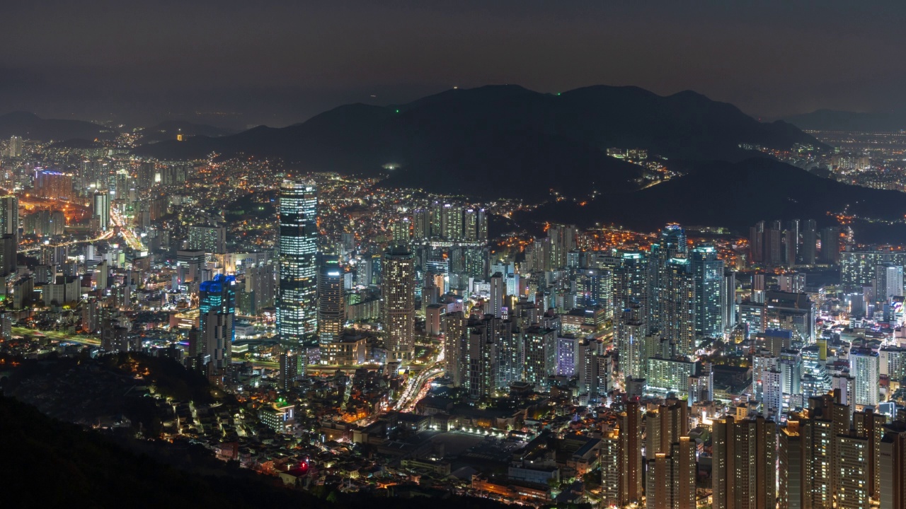 釜山南区釜山国际金融中心周边公寓的市中心夜景视频素材