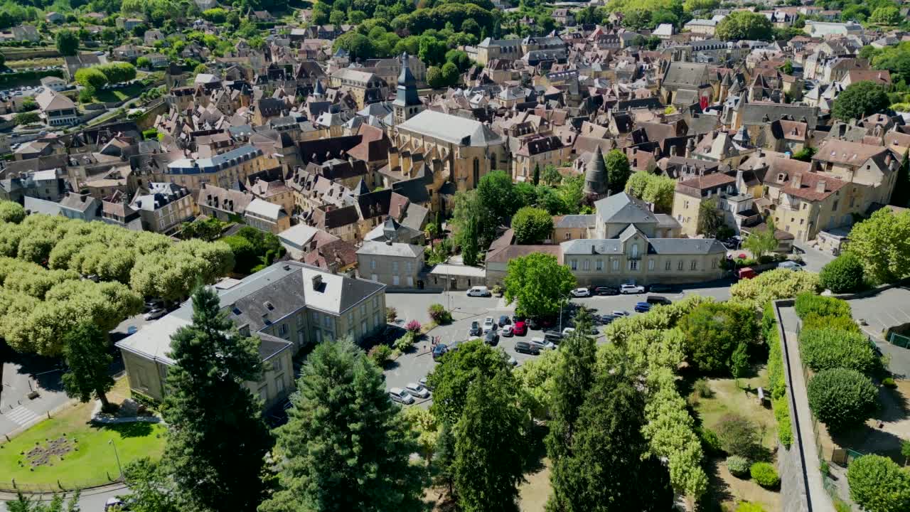 Sarlat la caneda镇的鸟瞰图，在佩里戈尔，多尔多涅，法国视频素材