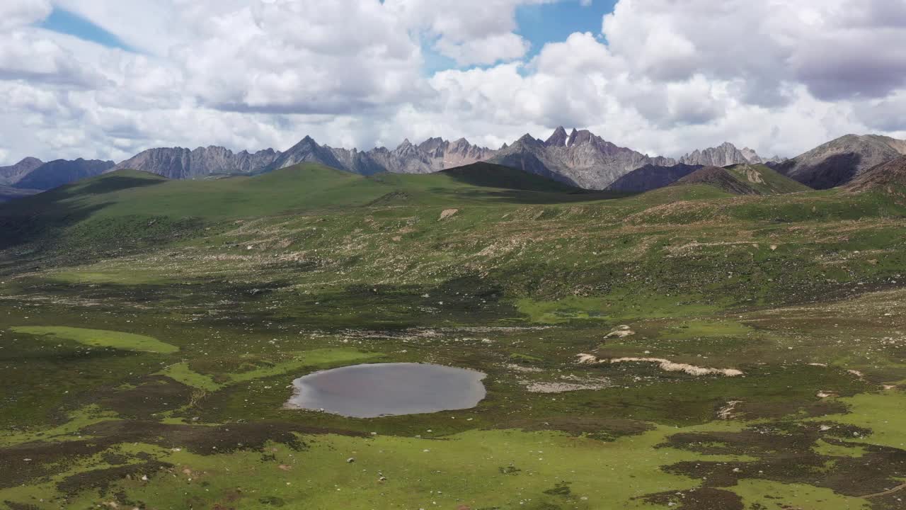 山脉和湖泊视频素材