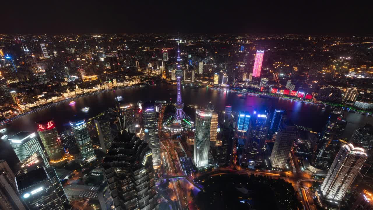 4k时间推移:中国，陆家嘴和外滩的空中全景夜景，摩天大楼灯光秀。视频下载