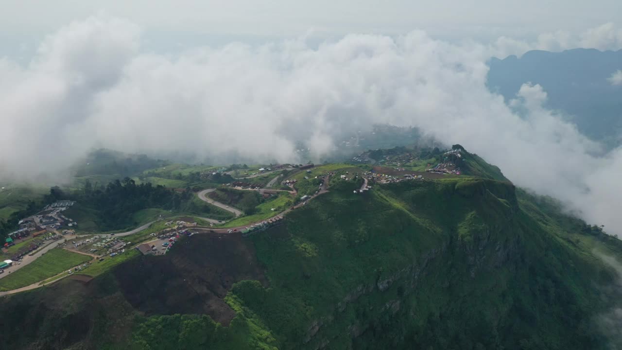 观赏碧差府府塔布的乡村公路视频素材