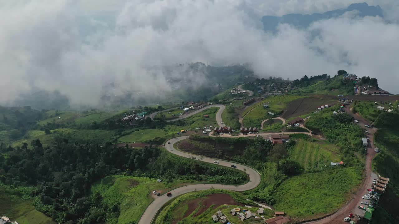 观赏碧差府府塔布的乡村公路视频素材