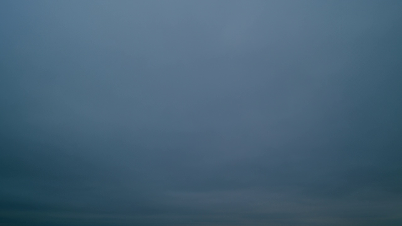 雷雨阴天，乌云密布。暴雨前的乌云。时间流逝。视频素材