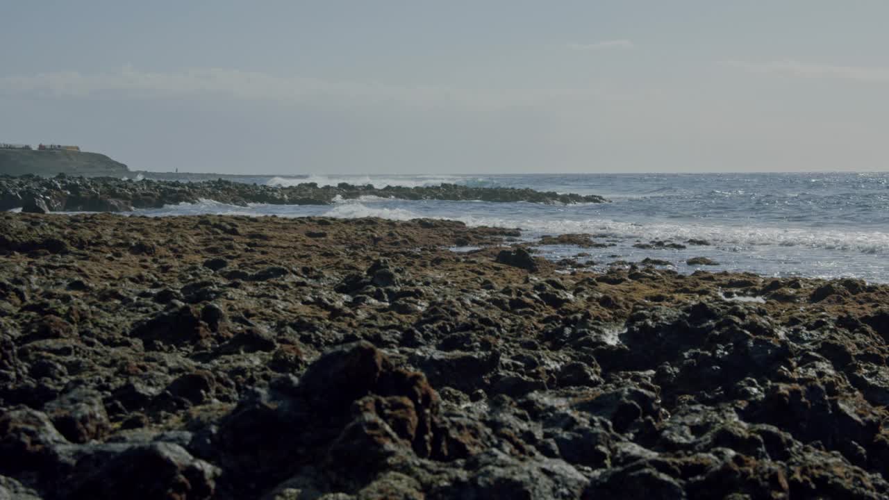 特内里费岛圣地亚哥港的海洋海岸。西班牙加纳利群岛视频素材