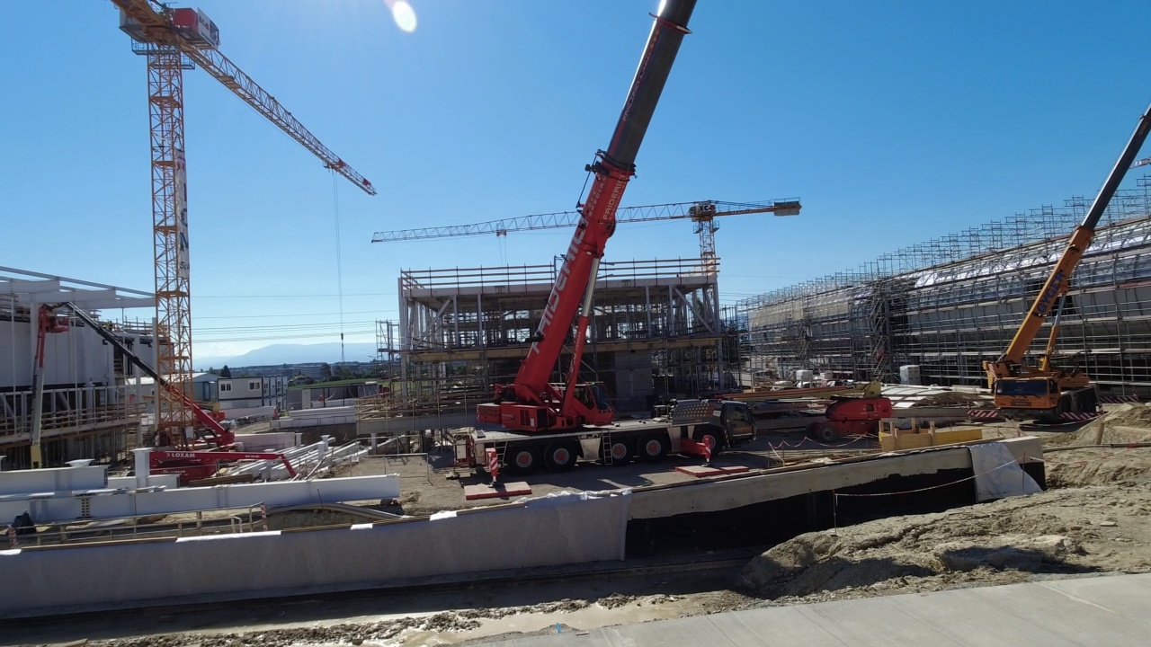 位于日内瓦的欧洲核子研究中心(CERN)的新建筑。欧洲核子研究中心科学门户设施的建设工地视频素材