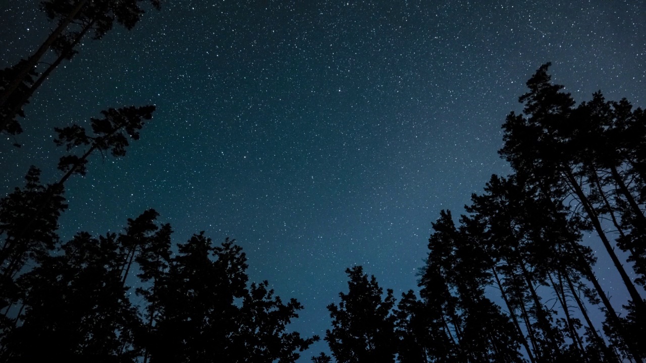 夜空中移动的星星的时间流逝视频素材