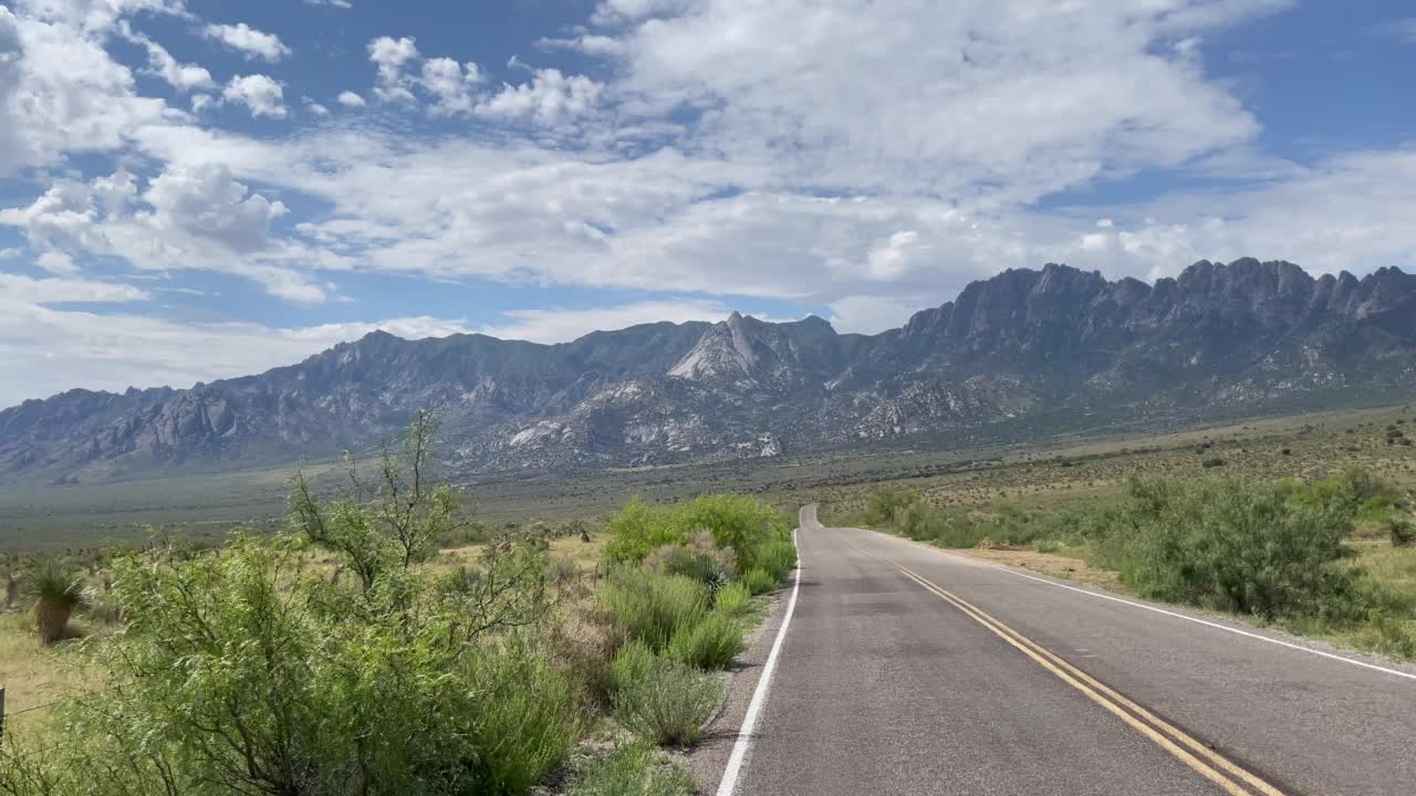 风景优美的风琴山，在引人注目的季风天空下，新墨西哥东南部视频素材