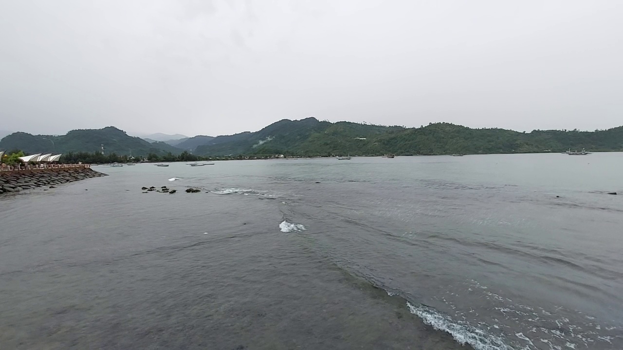 美丽的海景和平静的海浪视频素材