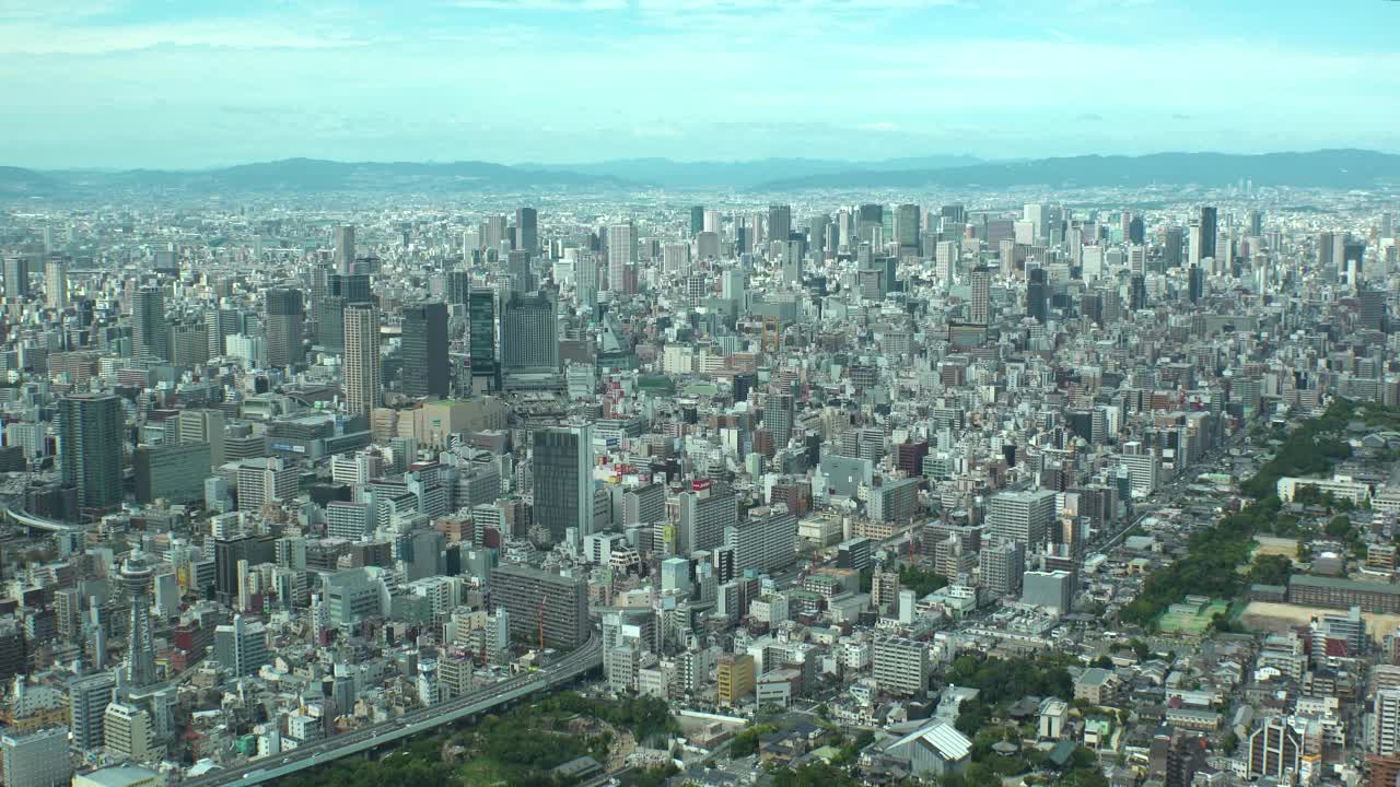 日本大阪:大阪白天的城市景观。视频素材