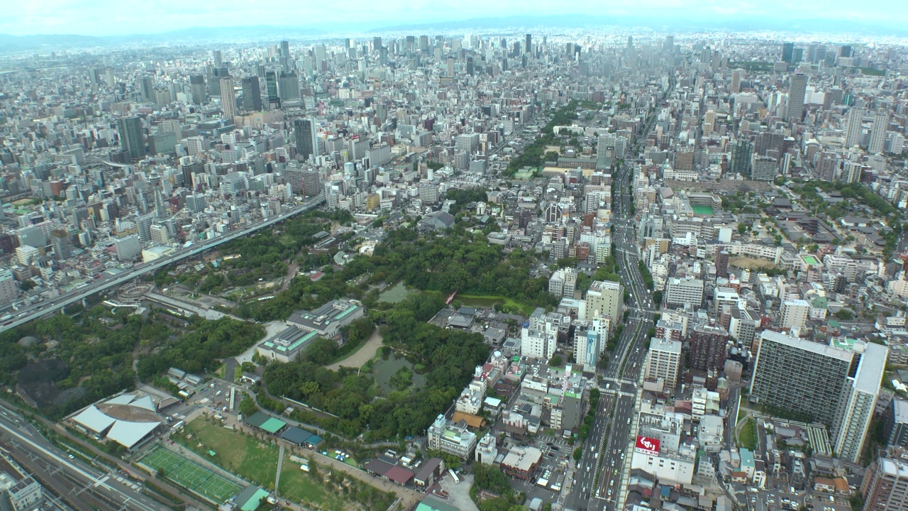 日本大阪:大阪白天的城市景观。视频素材