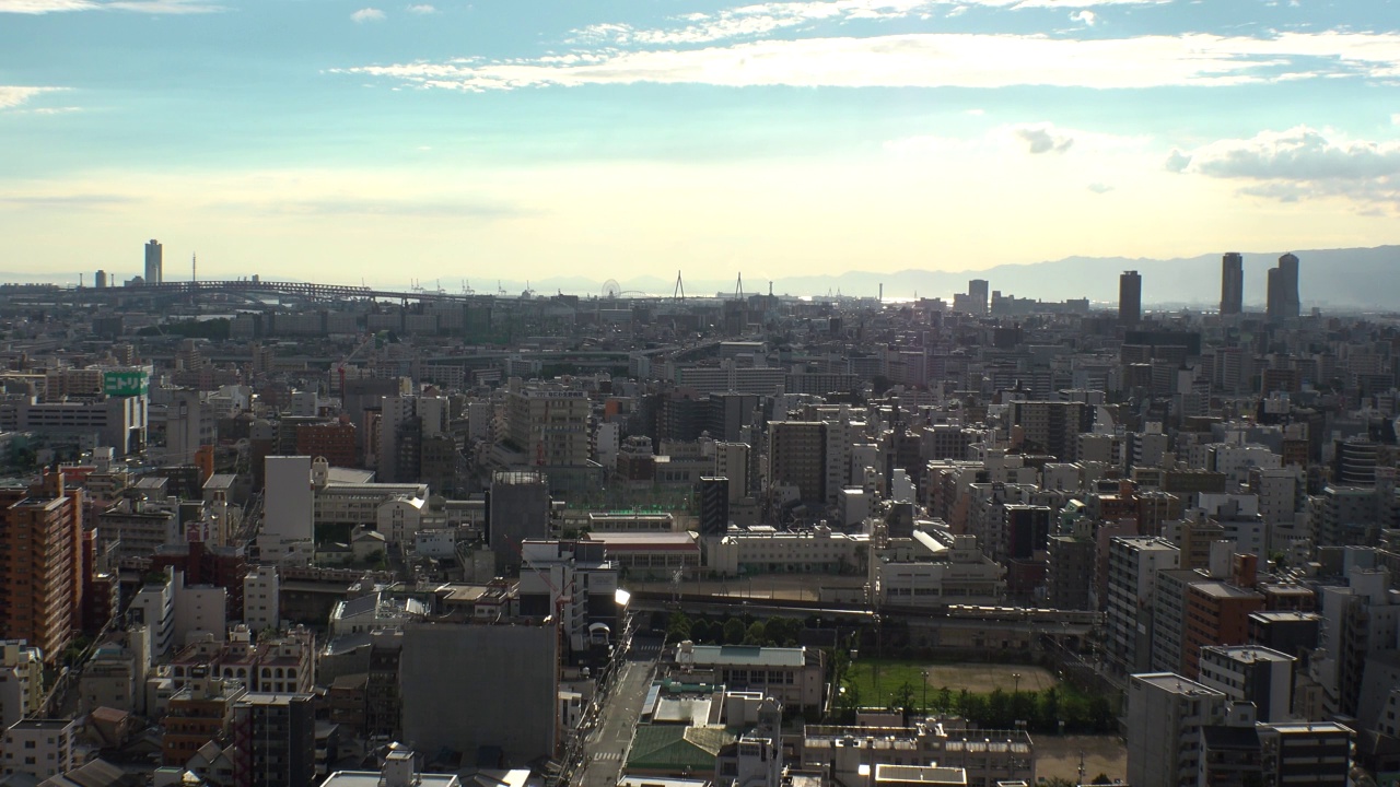 日本大阪:大阪白天的城市景观。视频素材