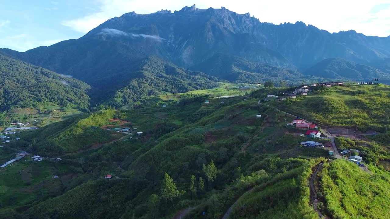 基纳巴卢山的晨景视频素材