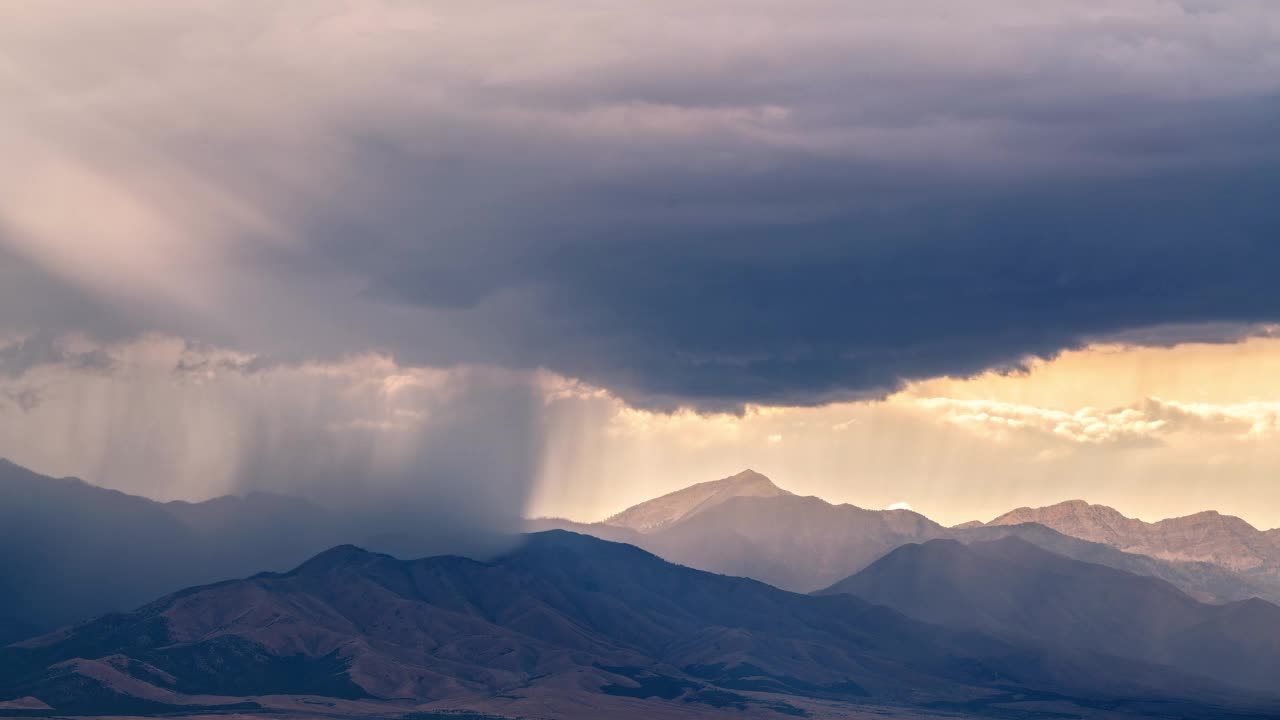 犹他州山顶上暴雨的时间间隔视频素材