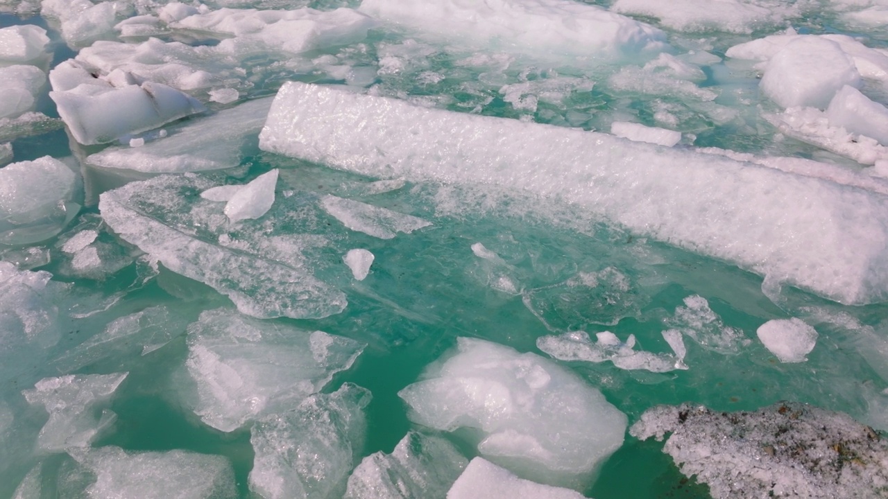 在Jokulsarlon冰川泻湖上的冰的形成。不可思议的风景视频素材