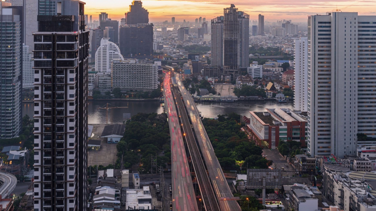 曼谷城市景观与交通道路和河流在日出时间的时间流逝视频素材